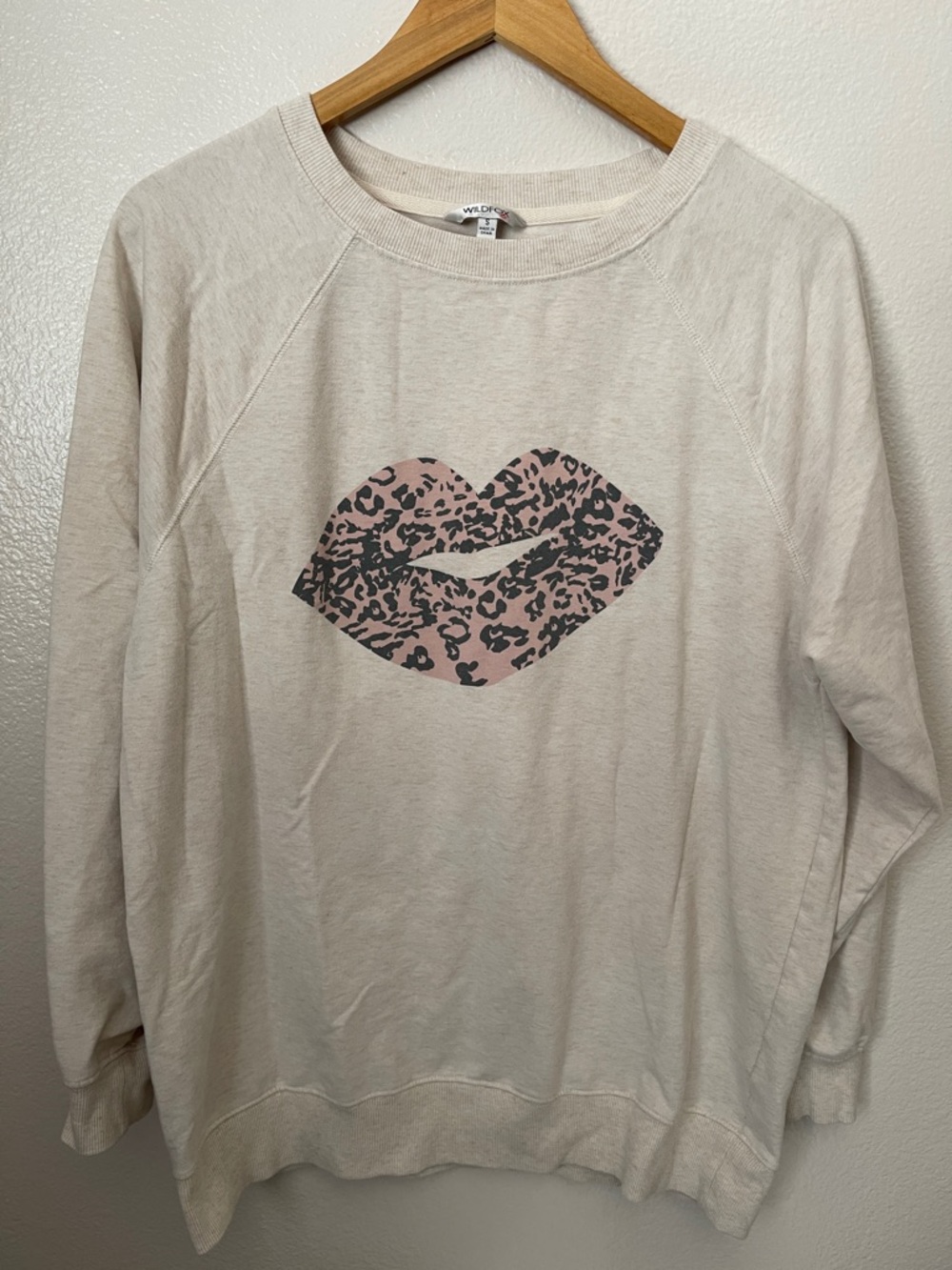 Wildfox cream beige leopard animal print lip graphic sweatshirt S oversized